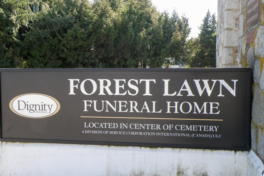 The outdoor signage for Forest Lawn Funeral Home.